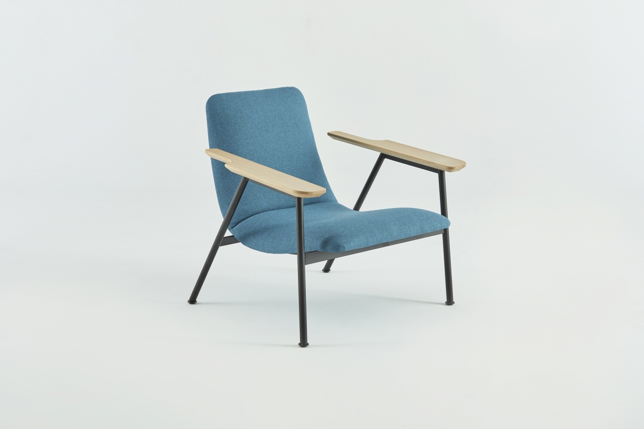 PLUME armchair